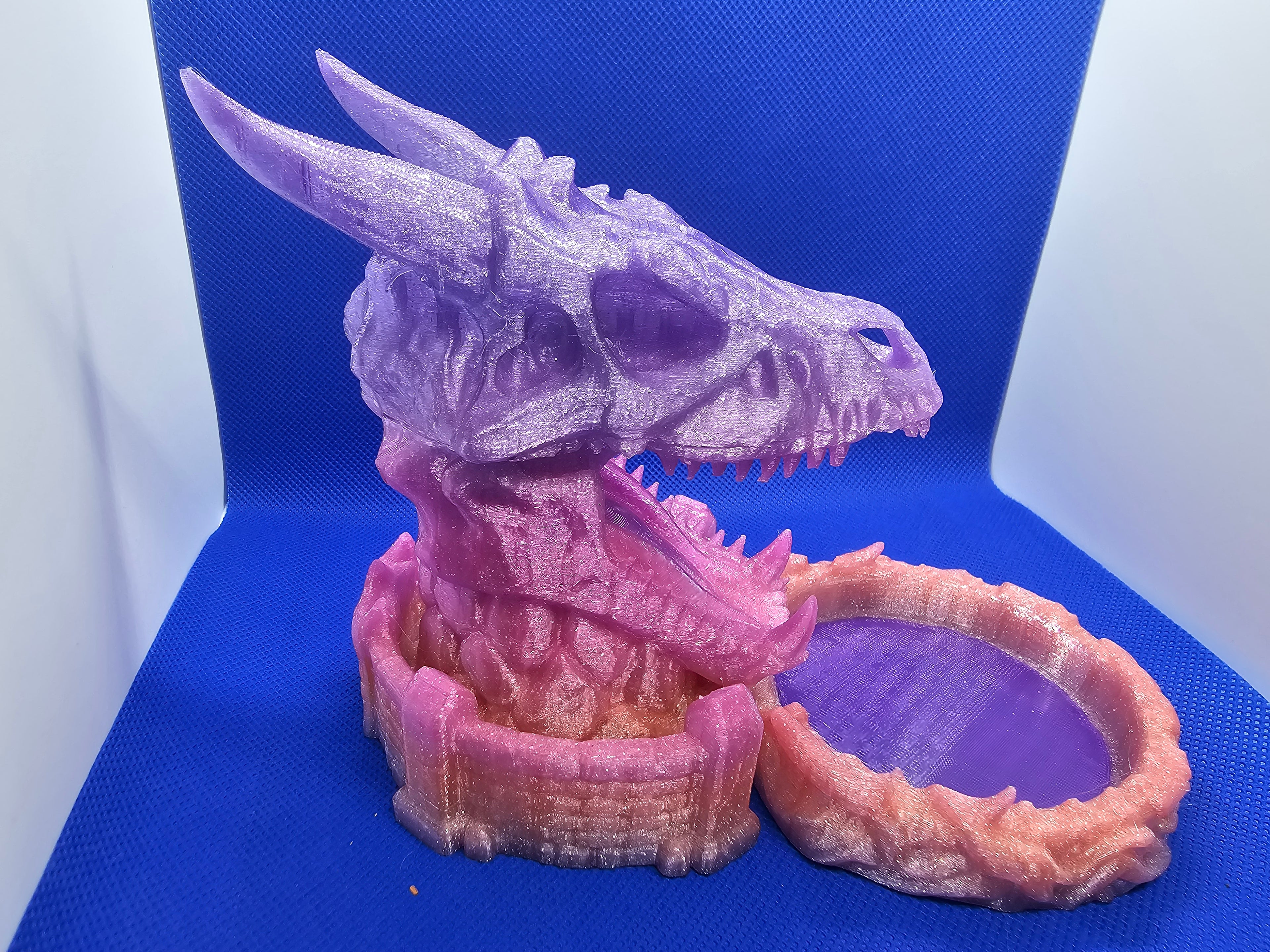 Awesome dragon head dice tower
